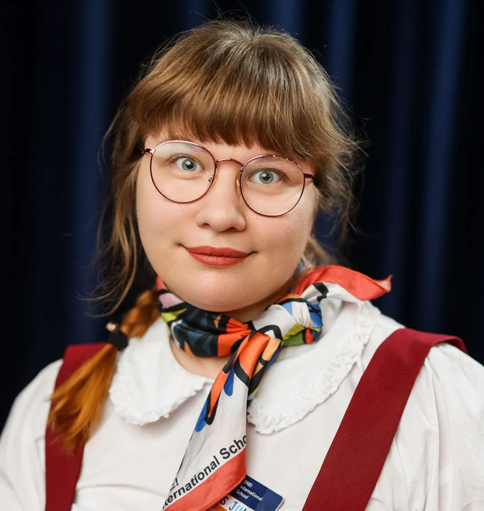 Белова Юлия, Преподаватель английского языка в школе ONE!
